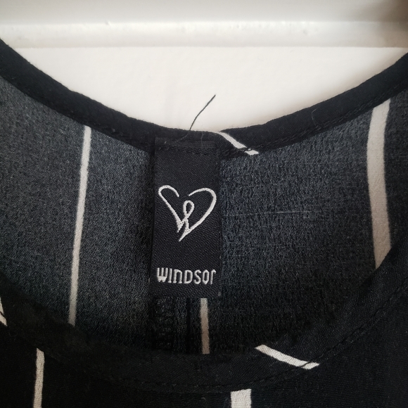 Windsor flowy tank size small - Picture 2 of 2